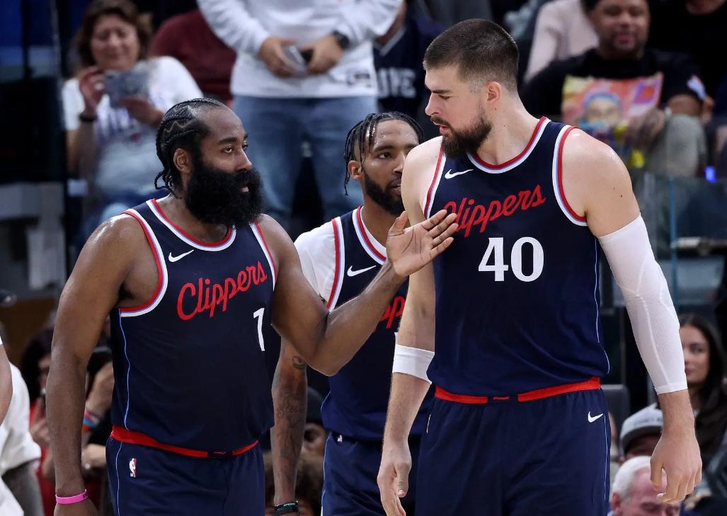 关于犹他爵士迎NBA季后赛关键赛，赛后内部沟通，底气十足，赛季目标并未改变的信息